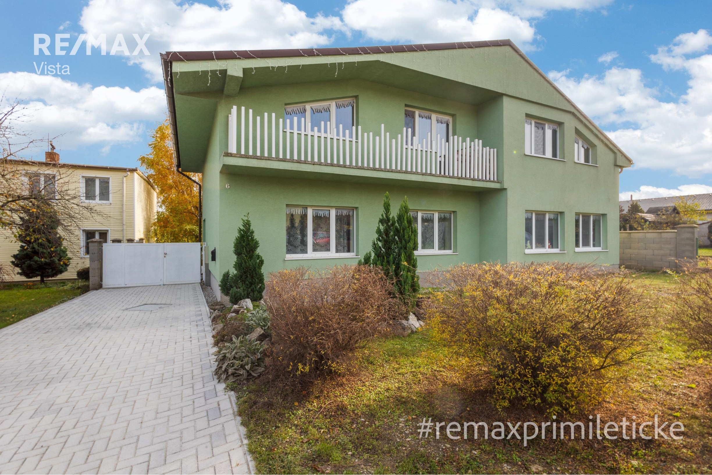 Predané - 8-izb dom v Smoleniciach – priestor, história a zámok za oknami