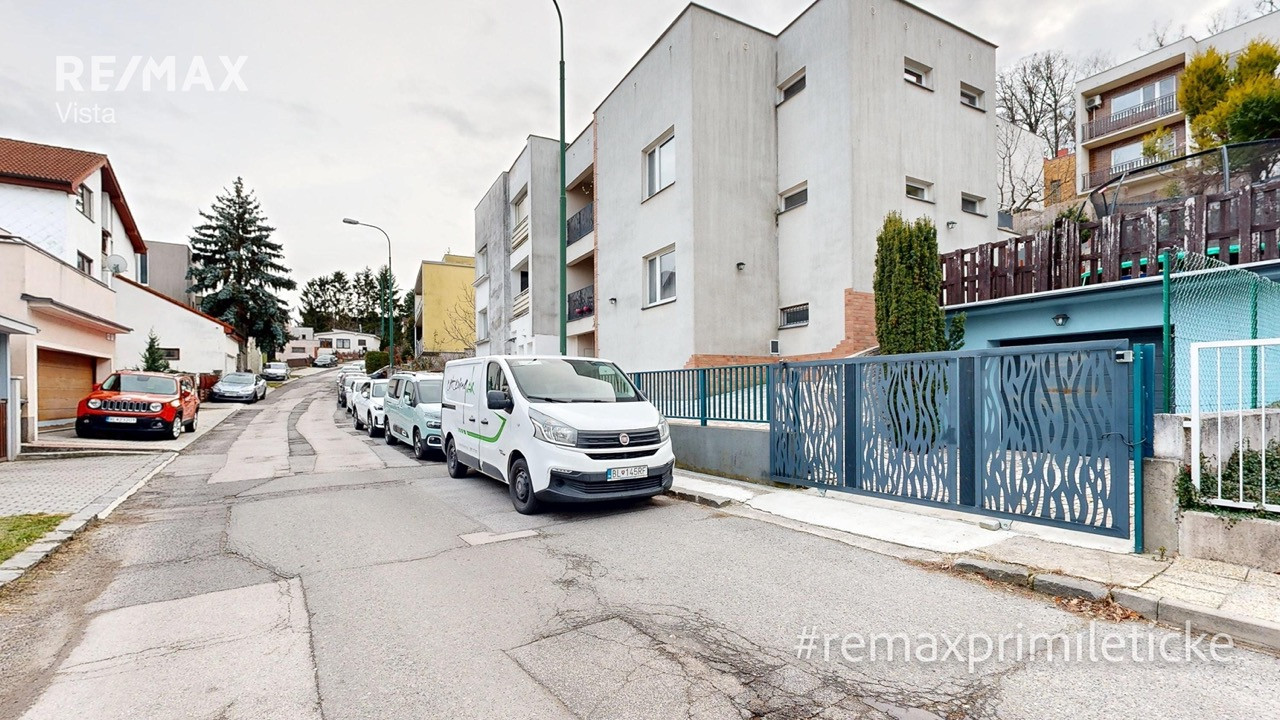 NOVÁ PONUKA - Na predaj priestranný rodinný dom priamo pod lesom