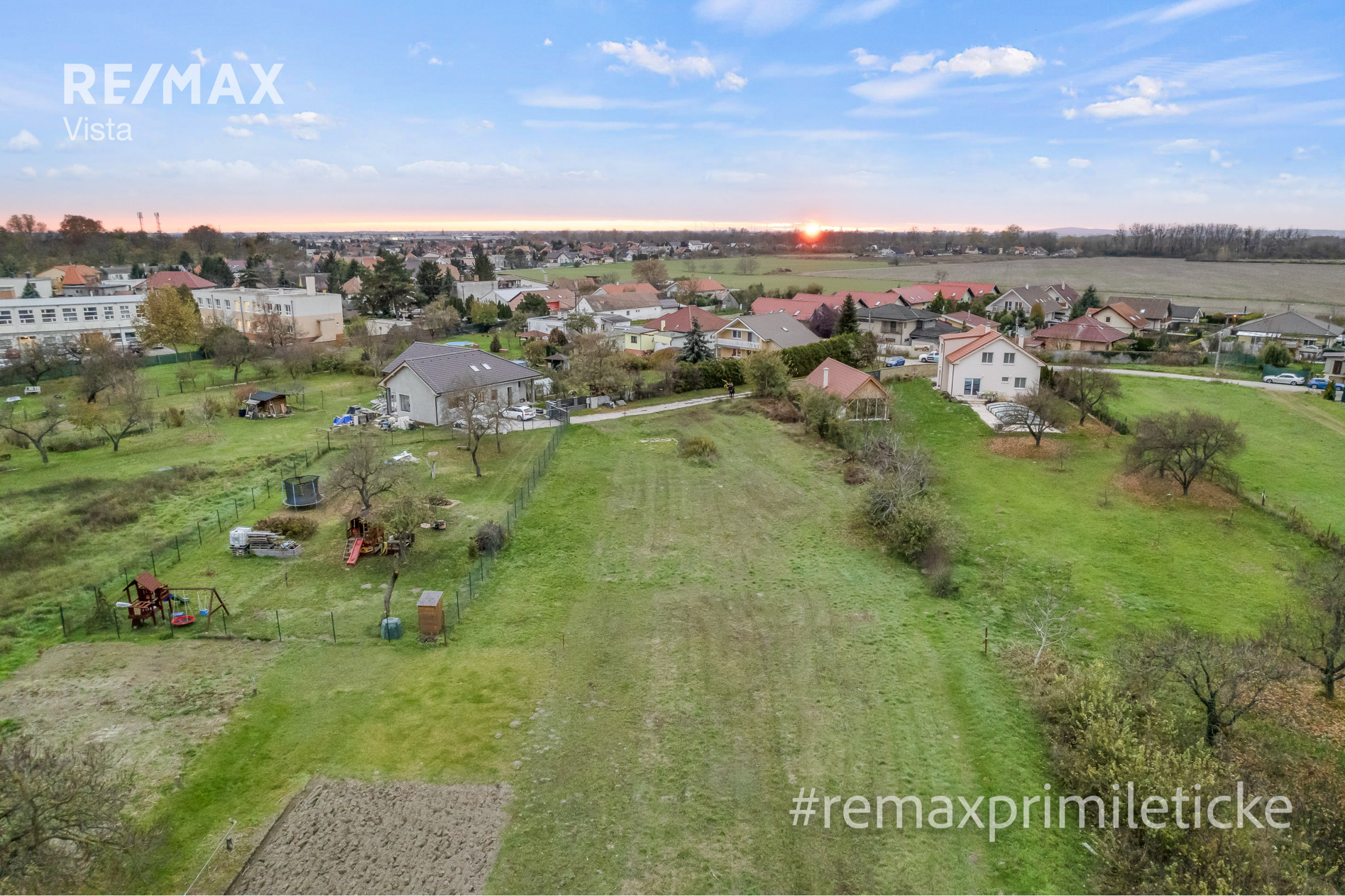 SKVELÁ INVESTÍCIA - PREDAJ - STAVEBNÝ POZEMOK - MALINOVO