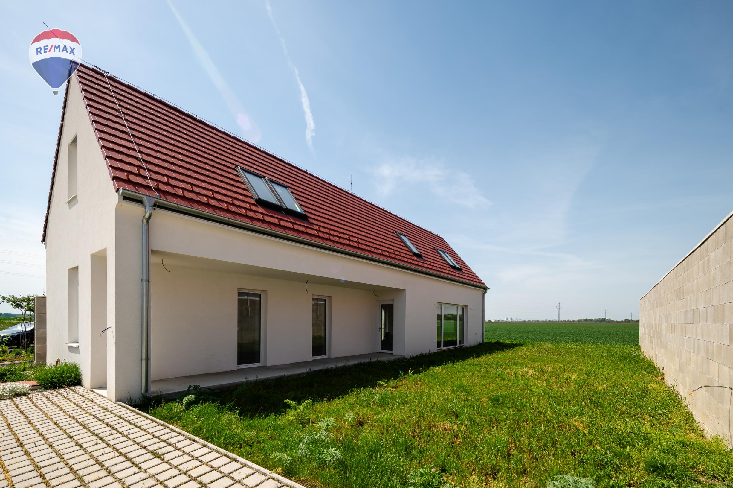 Moderný vidiecky dom v Topoľnici – bývanie i podnikanie v jednom!