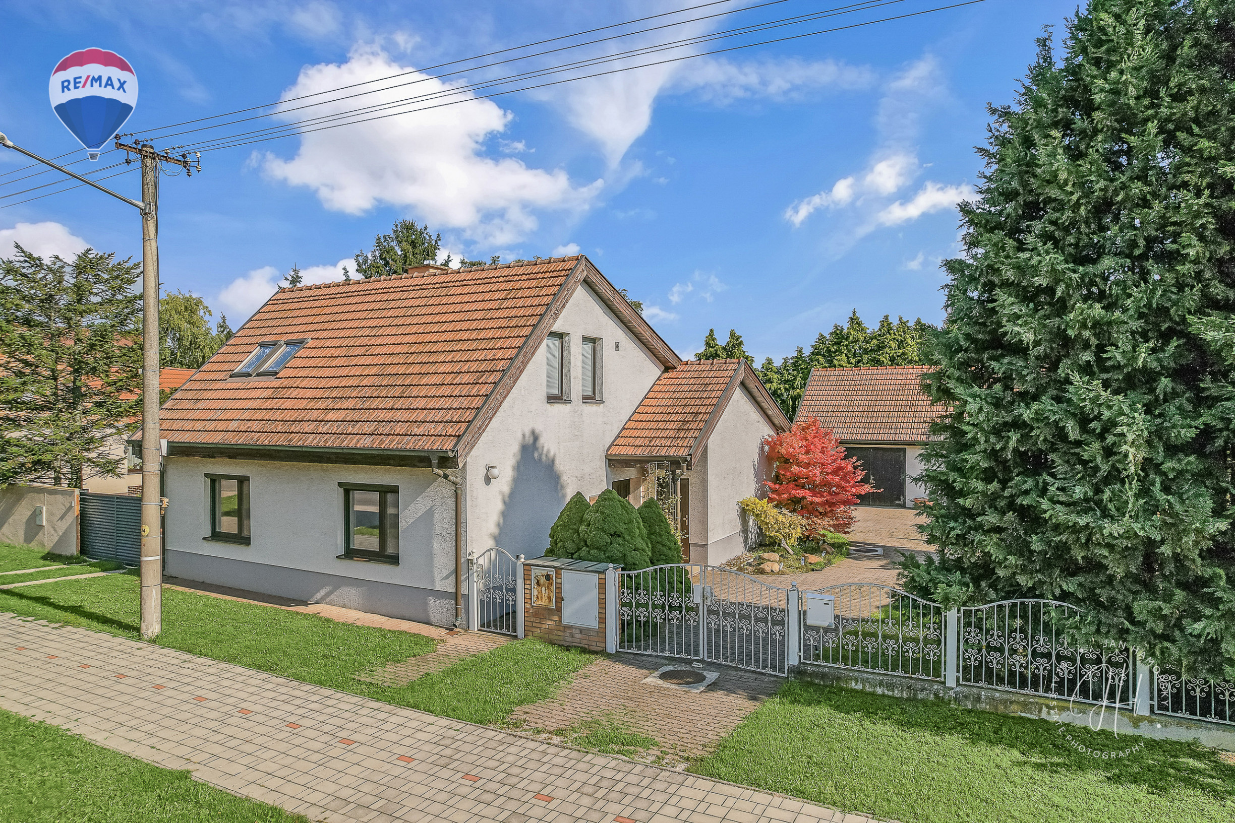 RODINNÝ DOM S VEĽKORYSÝM POZEMKOM 2987 m² – PÁC PRI CÍFERI