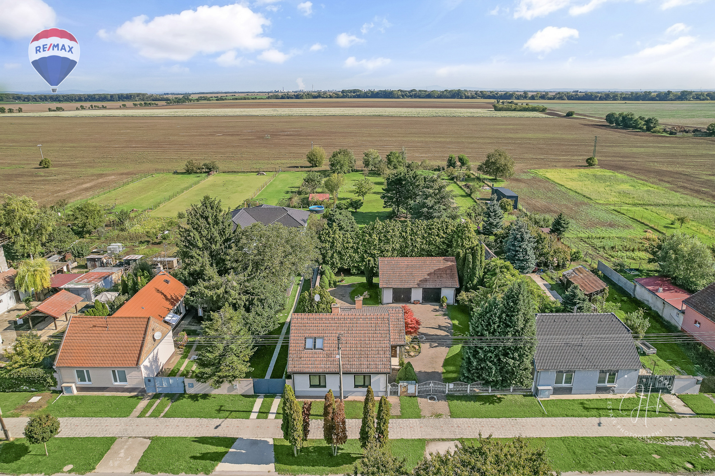 RODINNÝ DOM S VEĽKORYSÝM POZEMKOM 2987 m² – PÁC PRI CÍFERI