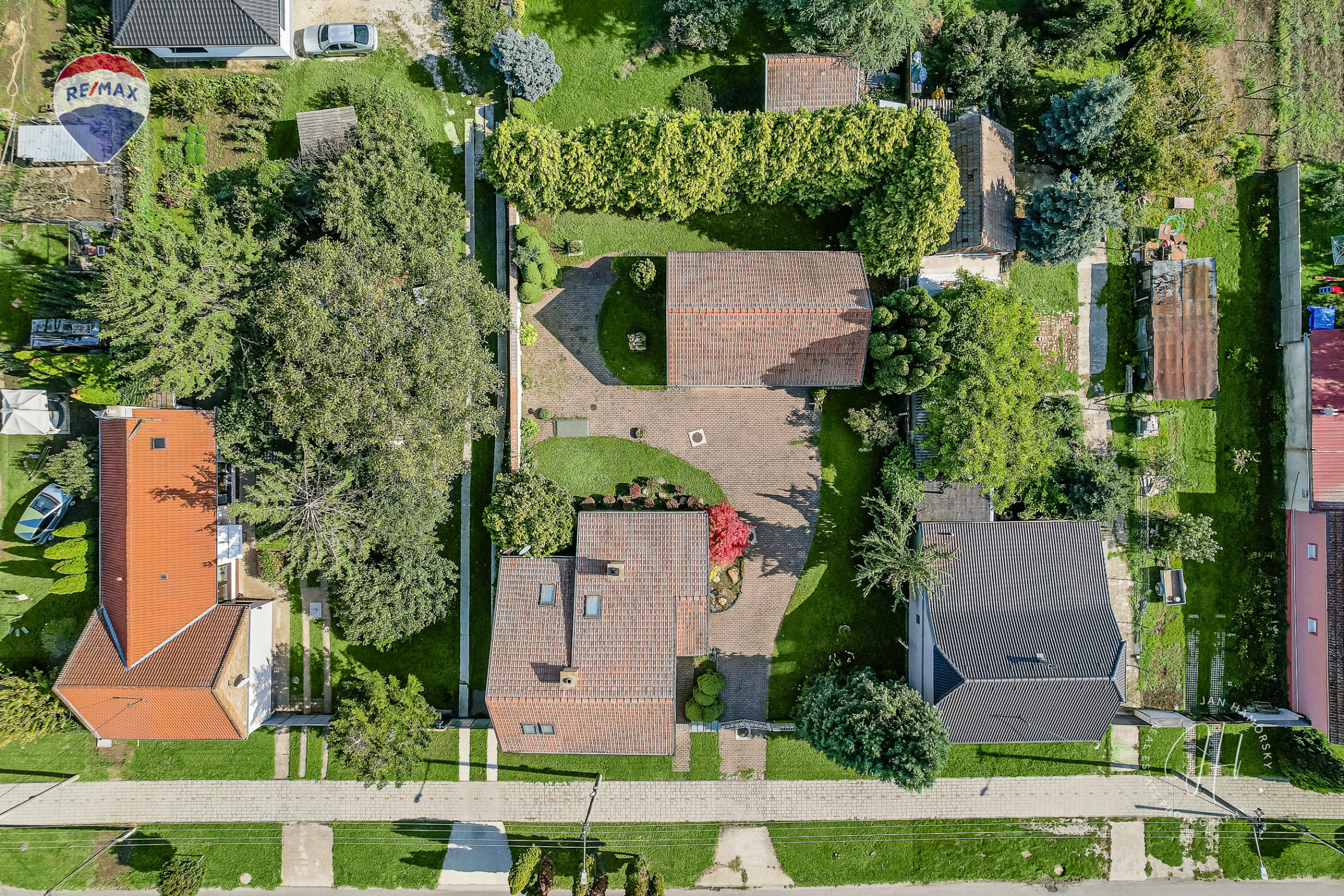 RODINNÝ DOM S VEĽKORYSÝM POZEMKOM 2987 m² – PÁC PRI CÍFERI