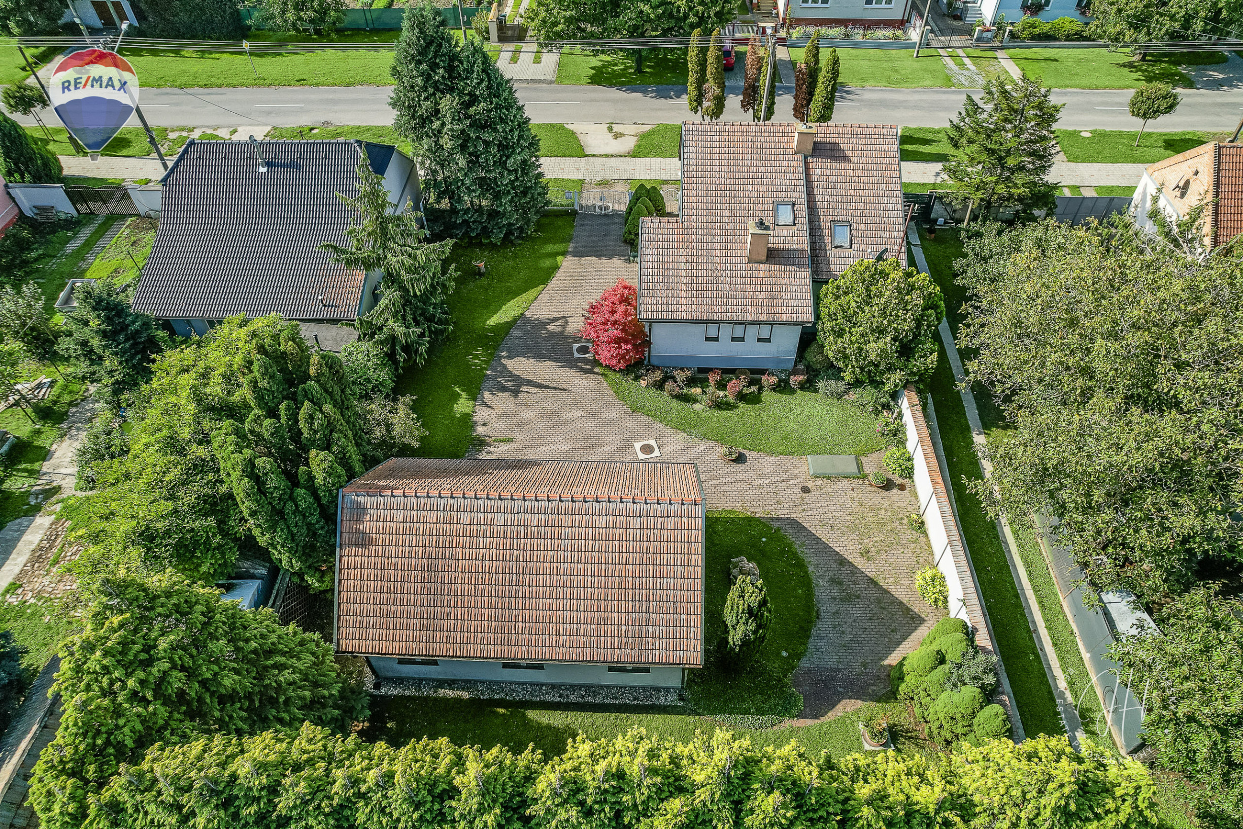 RODINNÝ DOM S VEĽKORYSÝM POZEMKOM 2987 m² – PÁC PRI CÍFERI