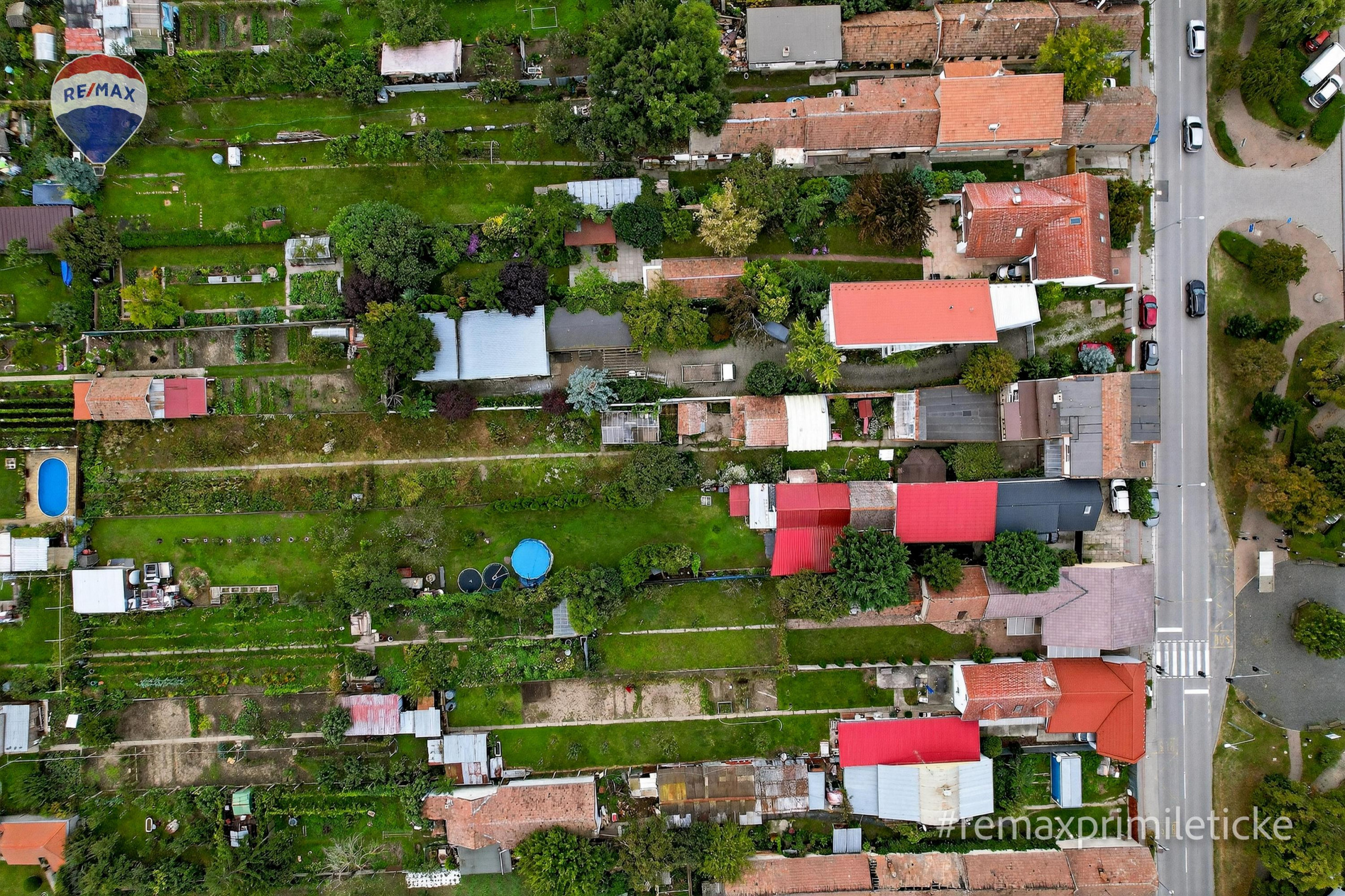 Rodinny dom s veľkým pozemkom v centre obce