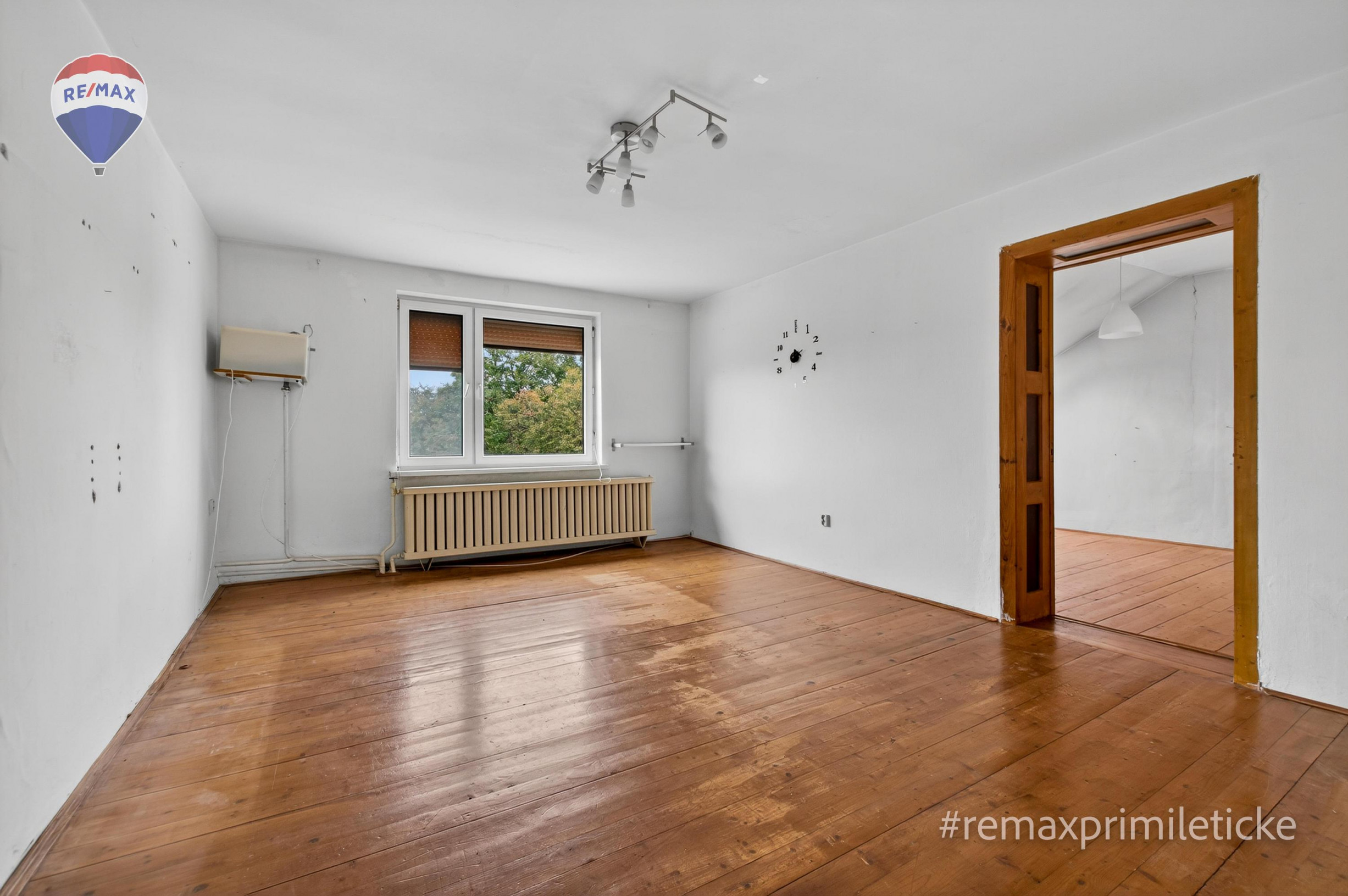 Rodinny dom s veľkým pozemkom v centre obce