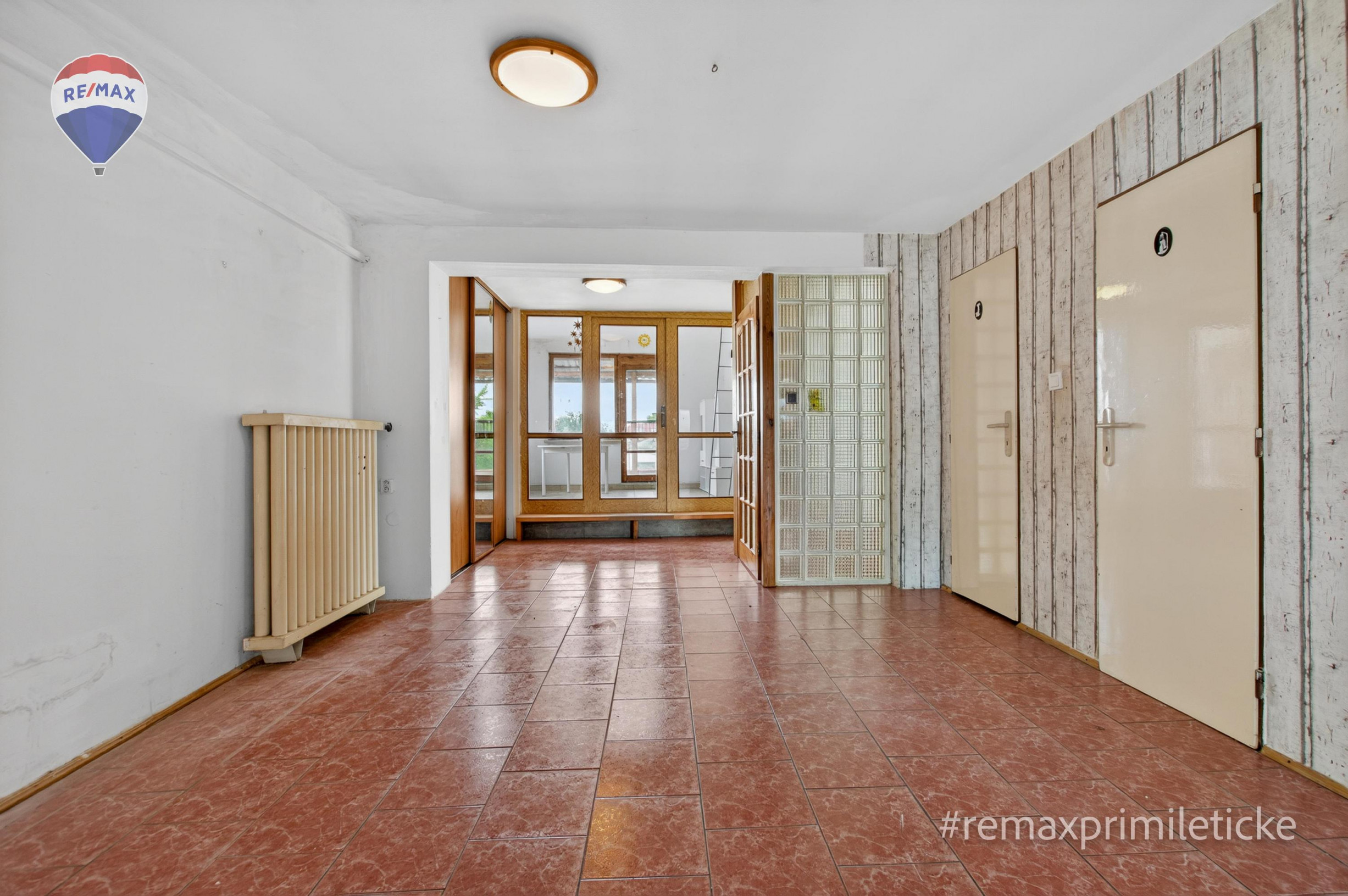 Rodinny dom s veľkým pozemkom v centre obce