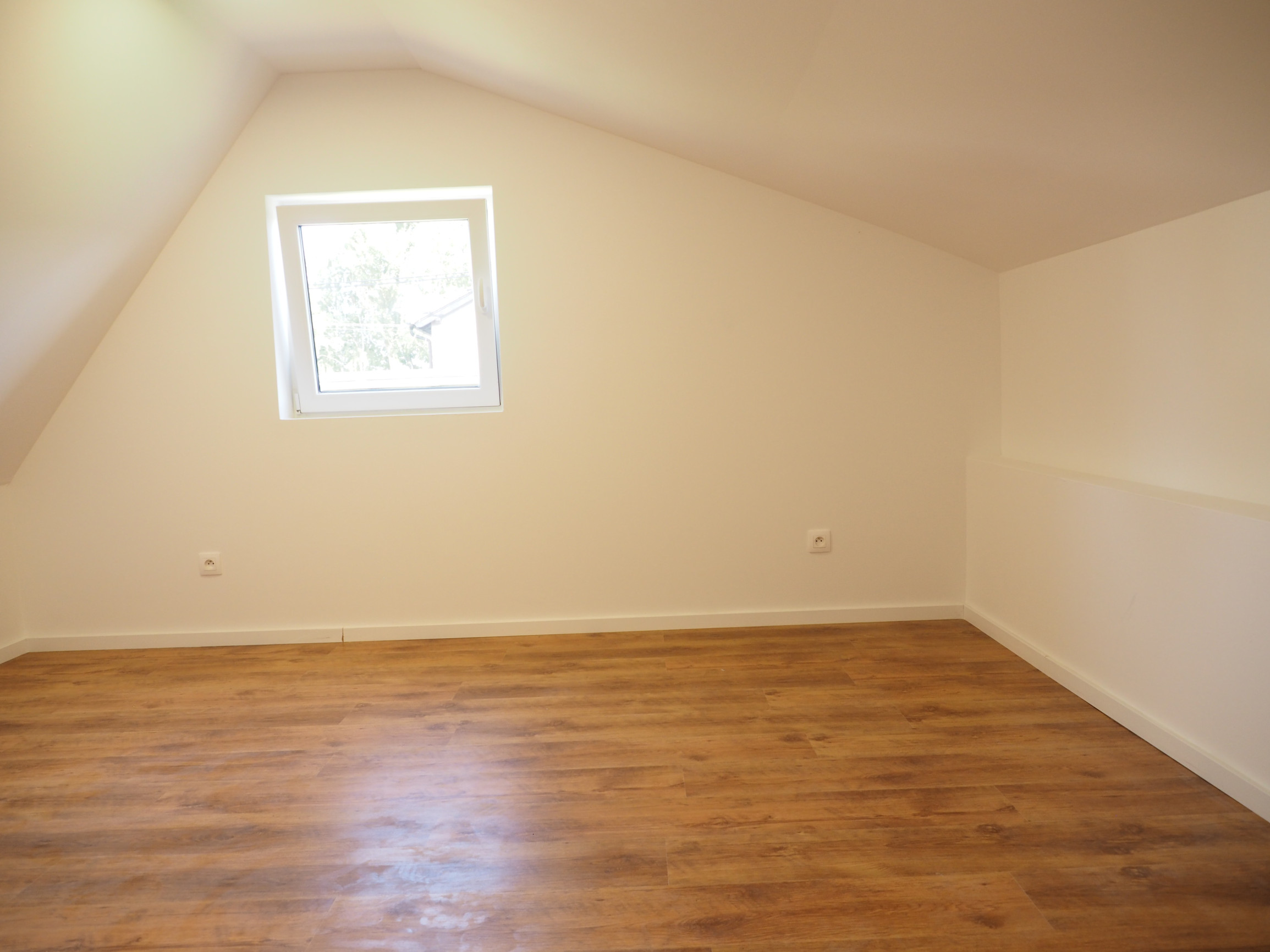 PREDAJ: Chata celoroč. obyv.3-izb.,62m2,poz. 177m2,Súkromie,Zaskl.terasa,Bratislava/Vajnorské jazerá
