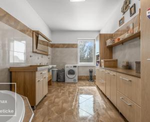 Na predaj veľkometrážny mezonet s terasou a garážou