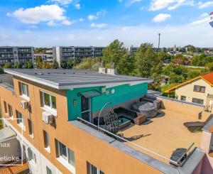 Na predaj veľkometrážny mezonet s terasou a garážou