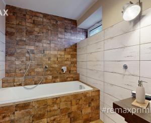 NOVÁ PONUKA - Na predaj priestranný rodinný dom priamo pod lesom