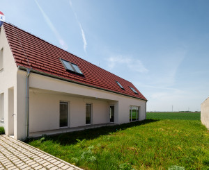 Moderný vidiecky dom v Topoľnici – bývanie i podnikanie v jednom!