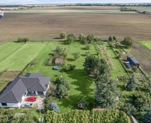 RODINNÝ DOM S VEĽKORYSÝM POZEMKOM 2987 m² – PÁC PRI CÍFERI