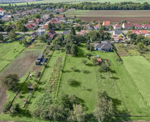 RODINNÝ DOM S VEĽKORYSÝM POZEMKOM 2987 m² – PÁC PRI CÍFERI