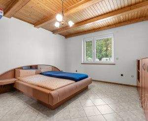 RODINNÝ DOM S VEĽKORYSÝM POZEMKOM 2987 m² – PÁC PRI CÍFERI