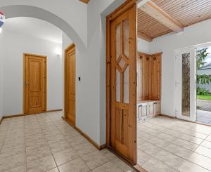 RODINNÝ DOM S VEĽKORYSÝM POZEMKOM 2987 m² – PÁC PRI CÍFERI