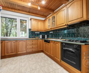 RODINNÝ DOM S VEĽKORYSÝM POZEMKOM 2987 m² – PÁC PRI CÍFERI