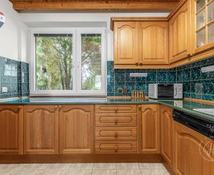 RODINNÝ DOM S VEĽKORYSÝM POZEMKOM 2987 m² – PÁC PRI CÍFERI