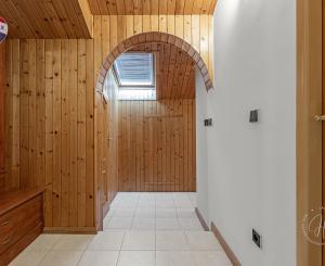 RODINNÝ DOM S VEĽKORYSÝM POZEMKOM 2987 m² – PÁC PRI CÍFERI