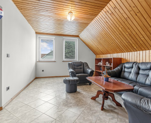 RODINNÝ DOM S VEĽKORYSÝM POZEMKOM 2987 m² – PÁC PRI CÍFERI