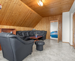 RODINNÝ DOM S VEĽKORYSÝM POZEMKOM 2987 m² – PÁC PRI CÍFERI