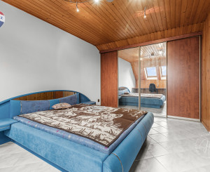 RODINNÝ DOM S VEĽKORYSÝM POZEMKOM 2987 m² – PÁC PRI CÍFERI