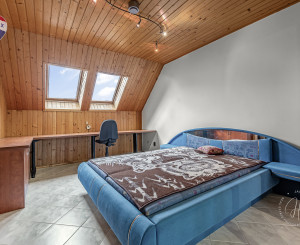 RODINNÝ DOM S VEĽKORYSÝM POZEMKOM 2987 m² – PÁC PRI CÍFERI