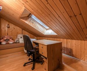 RODINNÝ DOM S VEĽKORYSÝM POZEMKOM 2987 m² – PÁC PRI CÍFERI