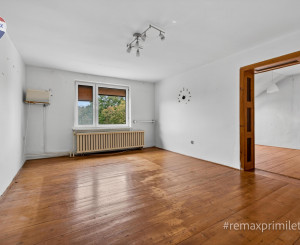 Rodinny dom s veľkým pozemkom v centre obce