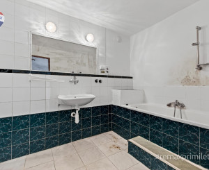 Rodinny dom s veľkým pozemkom v centre obce