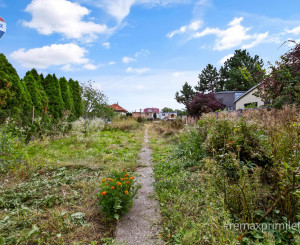 Rodinny dom s veľkým pozemkom v centre obce