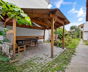 Rodinny dom s veľkým pozemkom v centre obce