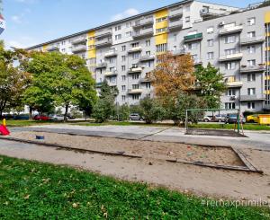 NA PREDAJ 1-izbový byt na Trenčianskej ulici