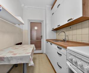 NA PREDAJ 1-izbový byt na Trenčianskej ulici