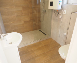 PREDAJ: Chata celoroč. obyv.3-izb.,62m2,poz. 177m2,Súkromie,Zaskl.terasa,Bratislava/Vajnorské jazerá
