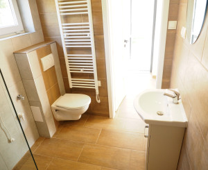 PREDAJ: Chata celoroč. obyv.3-izb.,62m2,poz. 177m2,Súkromie,Zaskl.terasa,Bratislava/Vajnorské jazerá