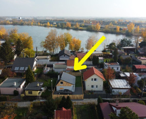 PREDAJ: Chata celoroč. obyv.3-izb.,62m2,poz. 177m2,Súkromie,Zaskl.terasa,Bratislava/Vajnorské jazerá