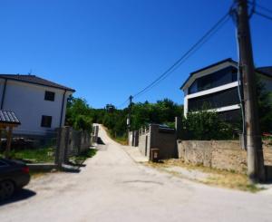 NA PREDAJ: Pozemok (rekreačný) 2033m2, ulica Stará Stupavská, BA III - Rača
