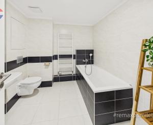 Priestranný 2-izbový byt s balkónom, parkovaním, Jarabinková
