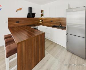 Priestranný 2-izbový byt s balkónom, parkovaním, Jarabinková