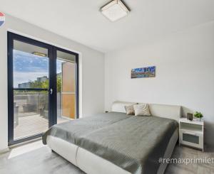 Priestranný 2-izbový byt, 46 m² s terasou a parkovaním