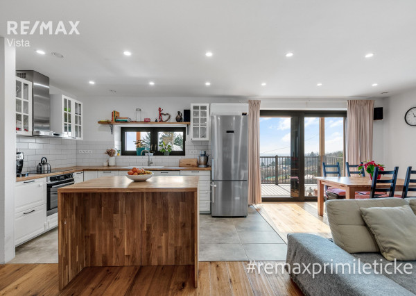 Na predaj moderný pasívny drevodom pod lesom