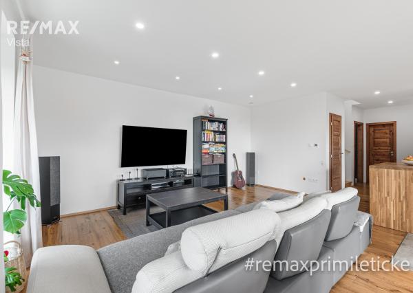 Na predaj moderný pasívny drevodom pod lesom