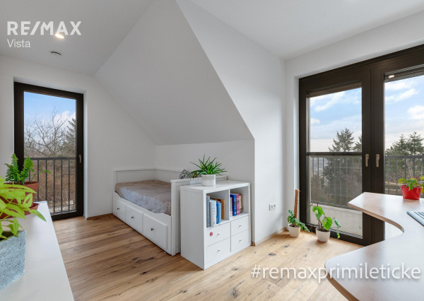 Na predaj moderný pasívny drevodom pod lesom