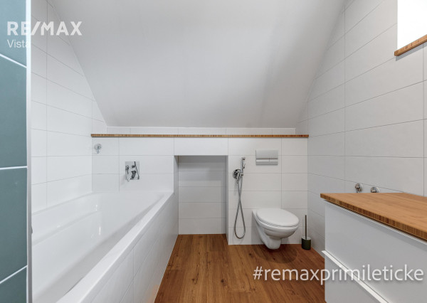 Na predaj moderný pasívny drevodom pod lesom