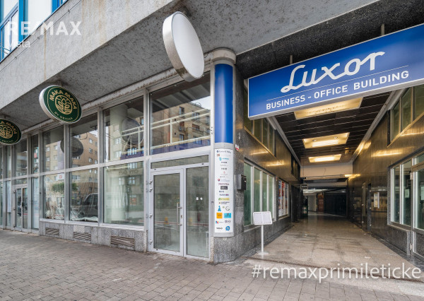 Komerčný priestor s výkladom do dvoch strán v centre Bratislavy