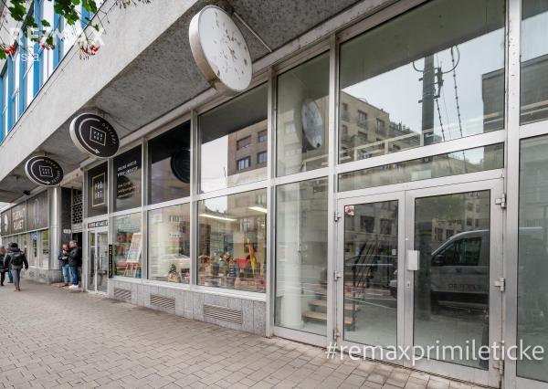 Komerčný priestor s výkladom do dvoch strán v centre Bratislavy