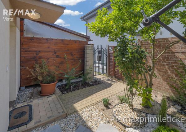 KRÁSNE RODINNÉ BÝVANIE V SÚKROMÍ - ROVINKA, Riečna ul.