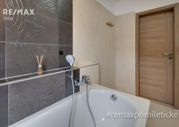 KRÁSNE RODINNÉ BÝVANIE V SÚKROMÍ - ROVINKA, Riečna ul.