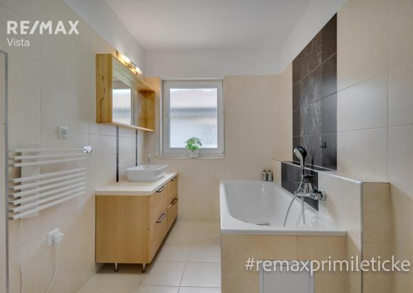 KRÁSNE RODINNÉ BÝVANIE V SÚKROMÍ - ROVINKA, Riečna ul.